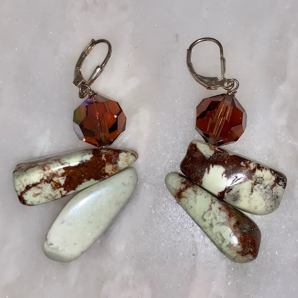 NWOT STONE AND CRYSTAL EARRINGS 🔥
